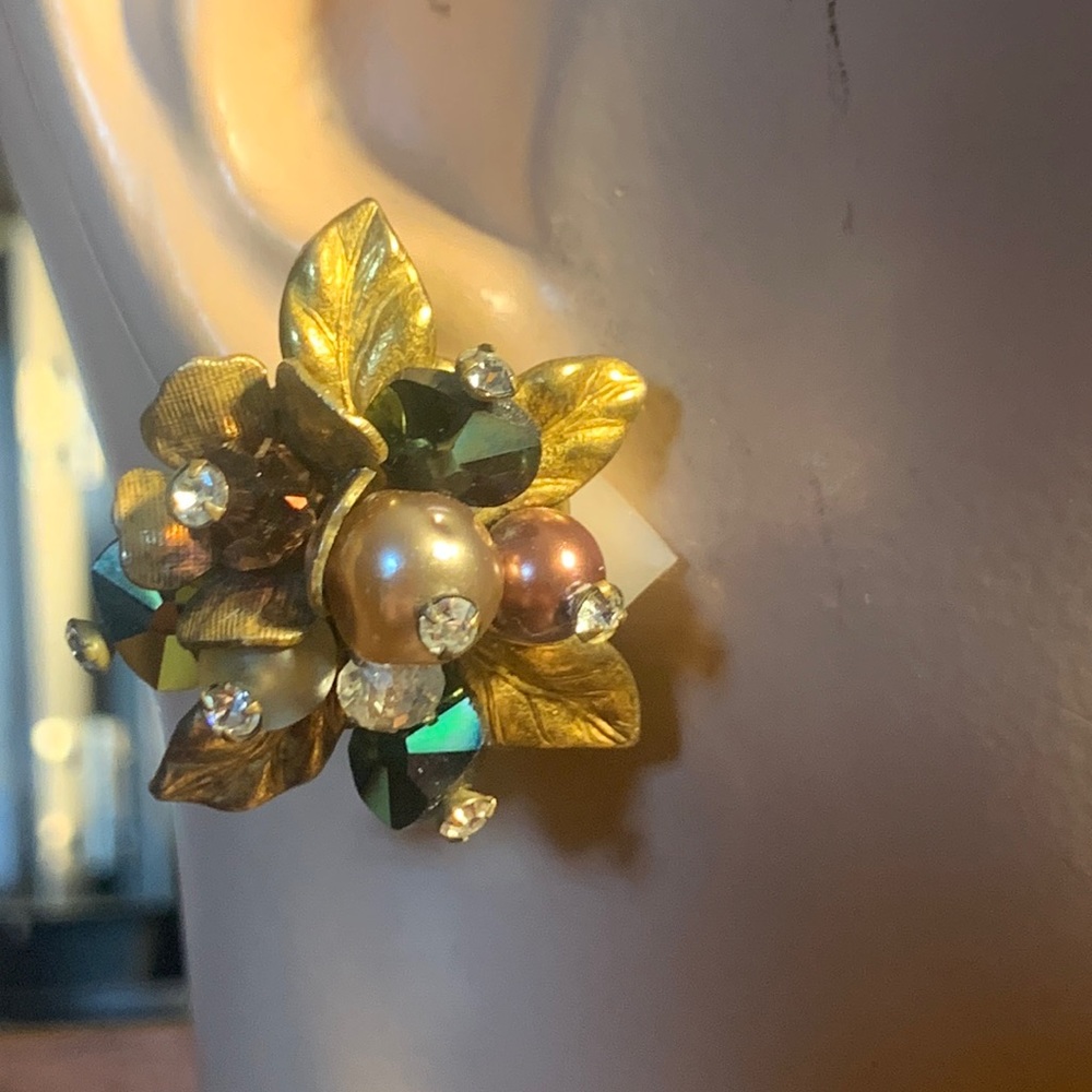 50’s VENDOME  EARRINGS GOLD,PEARLS & CRYSTALS LEAVES CLIPS FLORAL BOUQUET